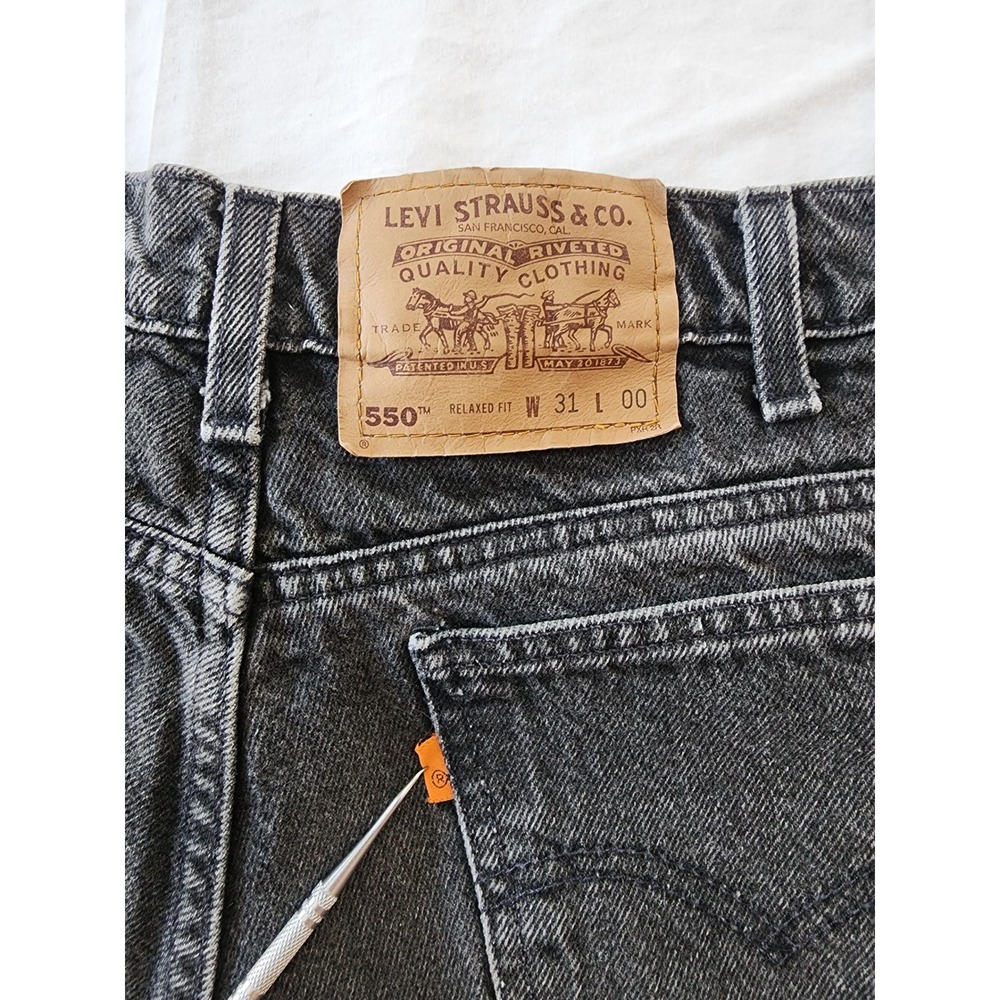Vintage‎ Levi's 550 Relaxed Black Denim Cutoff Shorts Women's Size 31 Distressed - Picture 6 of 6